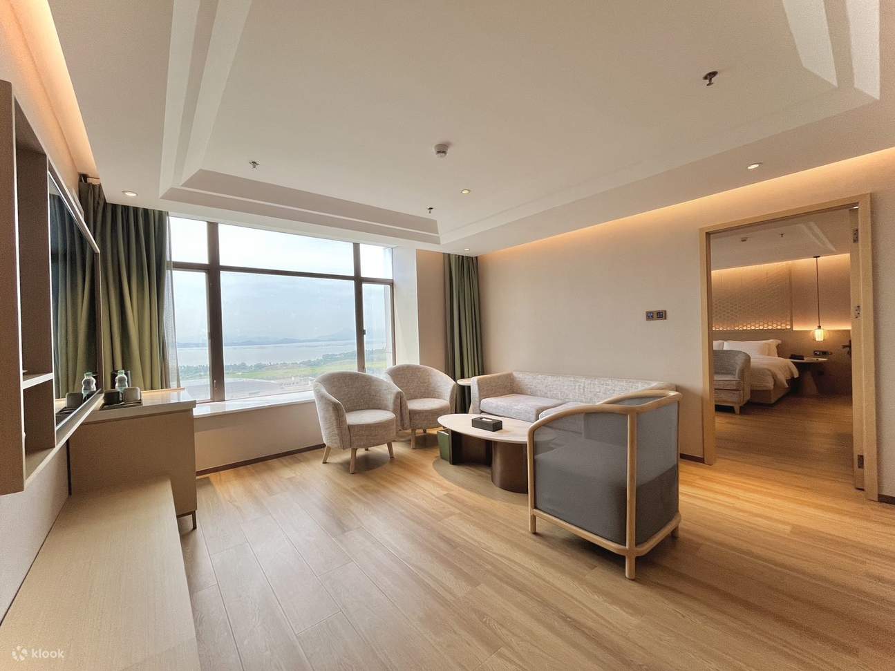 ห้องดีลักซ์สวีทธุรกิจพร้อมวิวทะเล